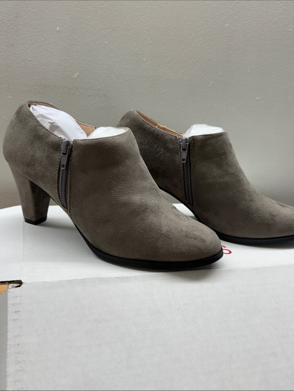 Journee Sanzi Women Suede Ankle Booties in Taupe - Stylish Side-Zip Heels Size 9